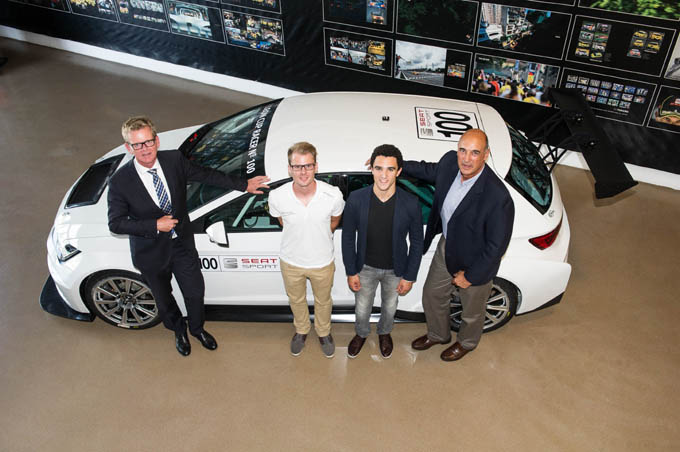 100ste SEAT Leon Cup Racer voor Nederlandse autocoureur Loris Hezemans